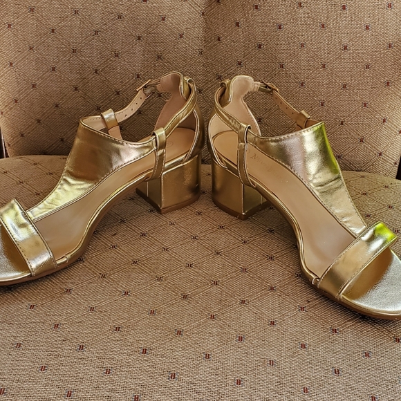 Nature Breeze Womens Gold Sandals Size 6 - Picture 6 of 10